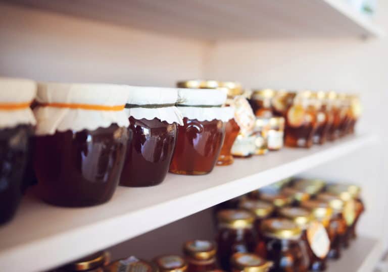 How Long Should Honey Sit Before Bottling? Does It Need To Settle?