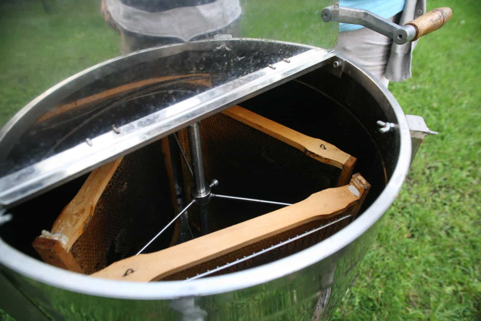 Tangential Honey Extractor What is it? A Beginners Guide Bee Keeper
